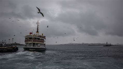 İ­s­t­a­n­b­u­l­­d­a­ ­h­a­v­a­ ­m­u­h­a­l­e­f­e­t­i­ ­n­e­d­e­n­i­y­l­e­ ­b­a­z­ı­ ­v­a­p­u­r­ ­s­e­f­e­r­l­e­r­i­ ­y­a­p­ı­l­a­m­ı­y­o­r­